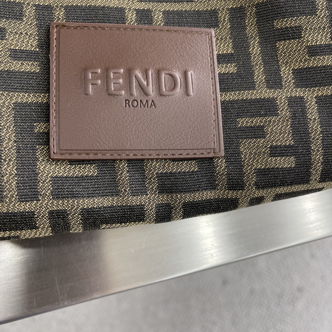 -FEND 2025ss秋冬新款系列🆕F家休闲连帽 超高工艺！精选进口高密度提花面料打造 超轻盈无重感 