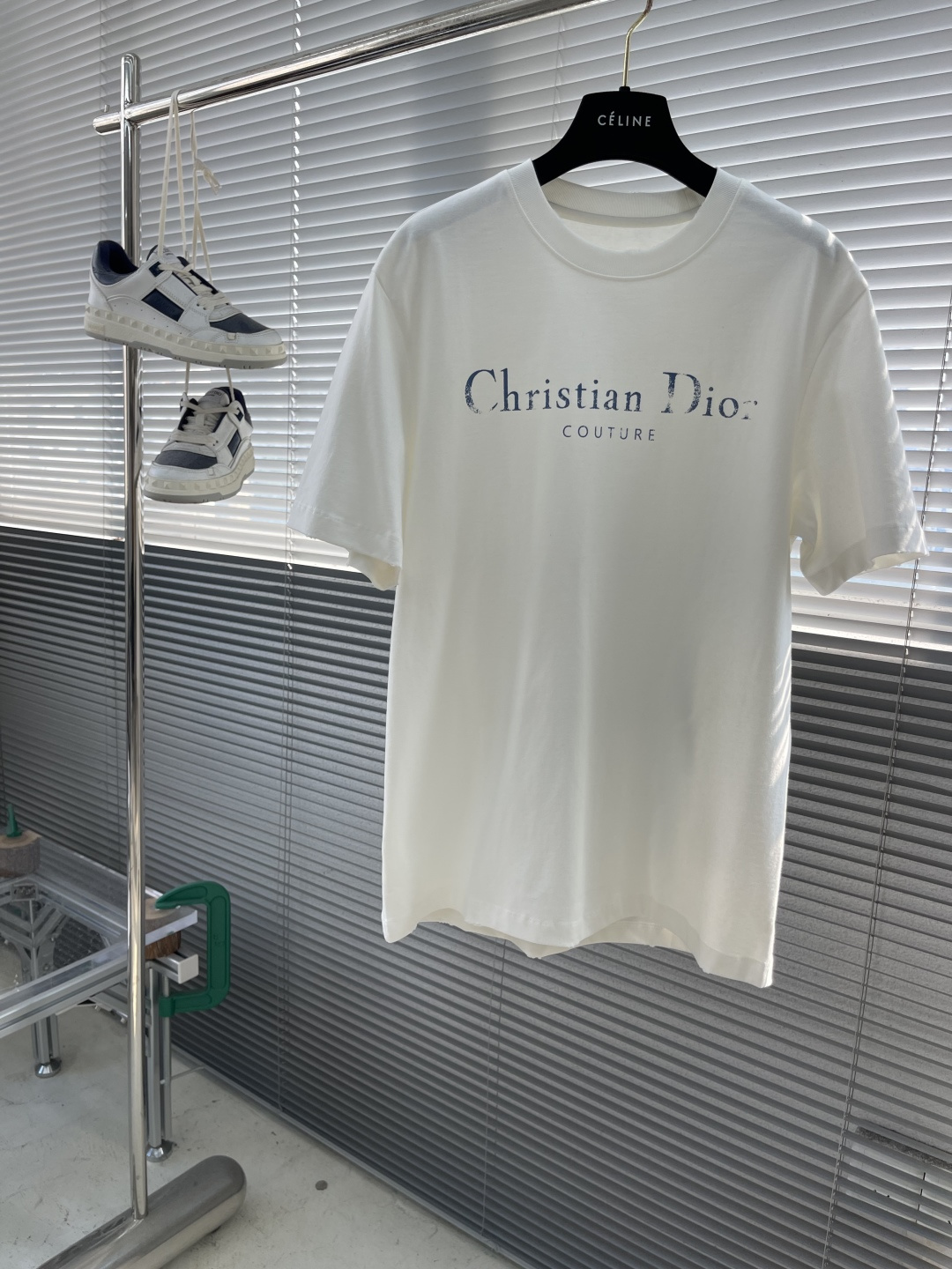 -Dio 2025秋冬系列短袖T恤码数：M-3XL 微阔版型DI*R短袖T，纯棉纱线保留了天然纤维吸湿透