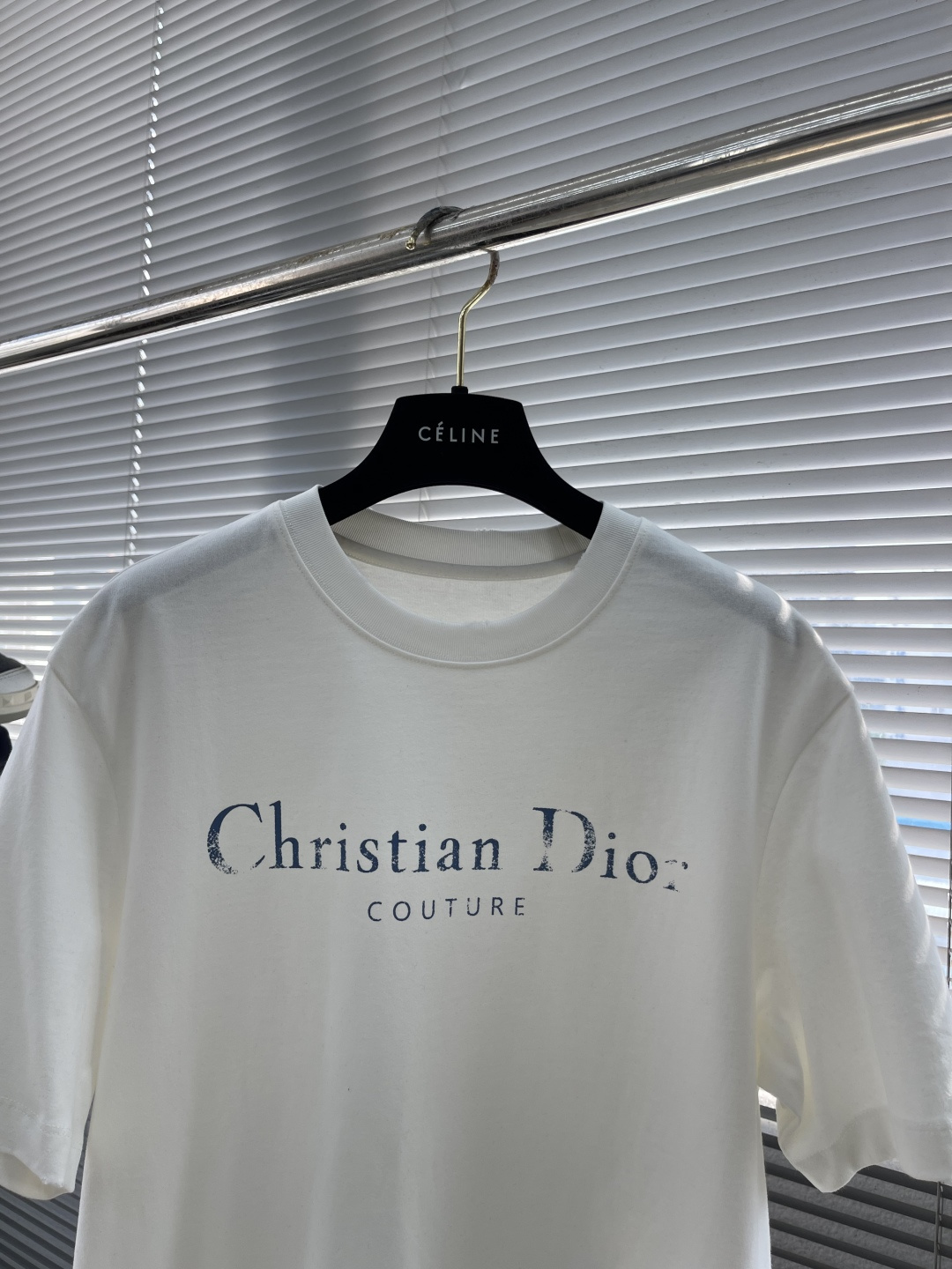 -Dio 2025秋冬系列短袖T恤码数：M-3XL 微阔版型DI*R短袖T，纯棉纱线保留了天然纤维吸湿透