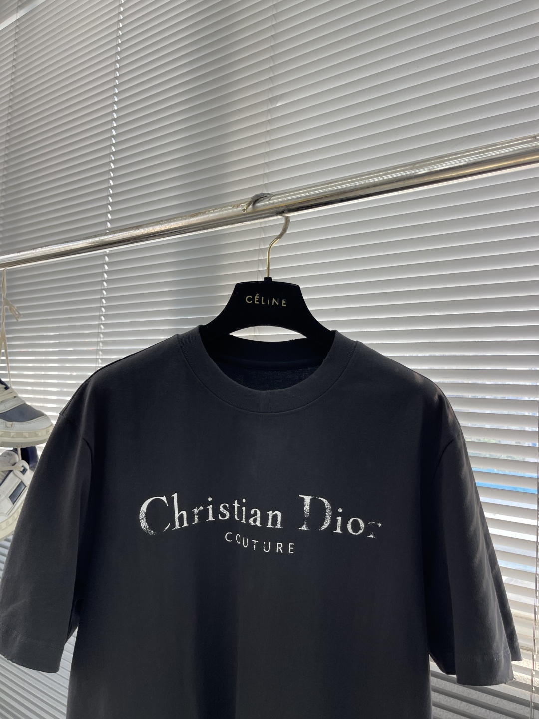 -Dio 2025秋冬系列短袖T恤码数：M-3XL 微阔版型DI*R短袖T，纯棉纱线保留了天然纤维吸湿透