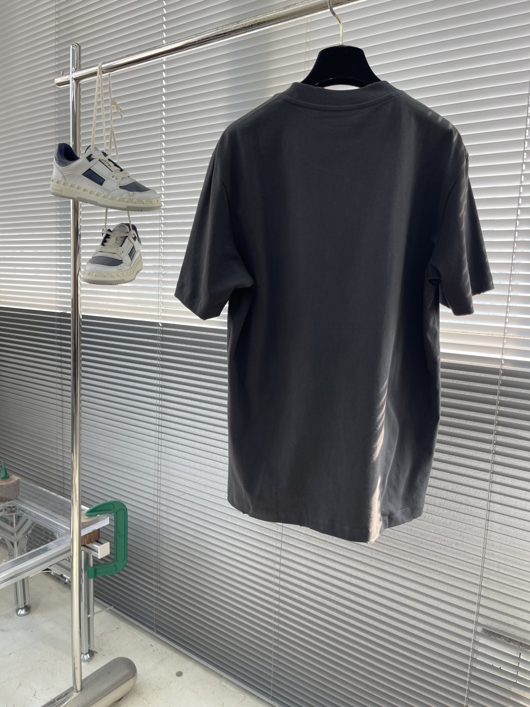 -Dio 2025秋冬系列短袖T恤码数：M-3XL 微阔版型DI*R短袖T，纯棉纱线保留了天然纤维吸湿透