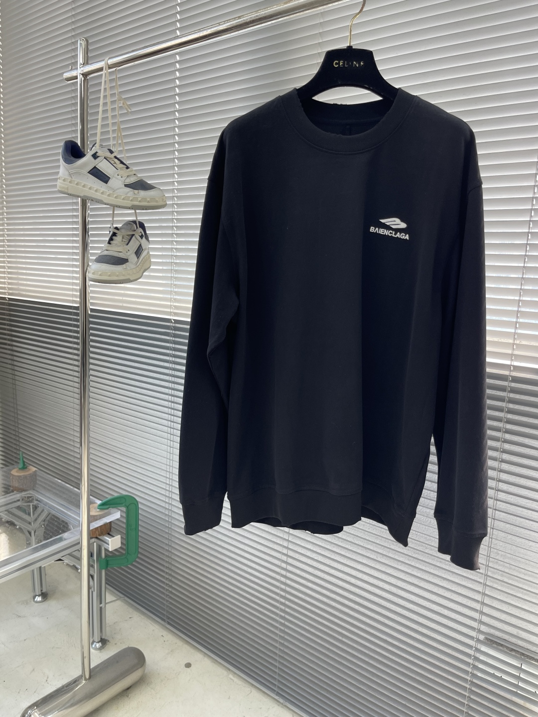 -Balenciag 2025秋冬系列长袖T恤码数： M-5XL 微阔版型纯棉重磅磨毛。面料上有特殊的绒