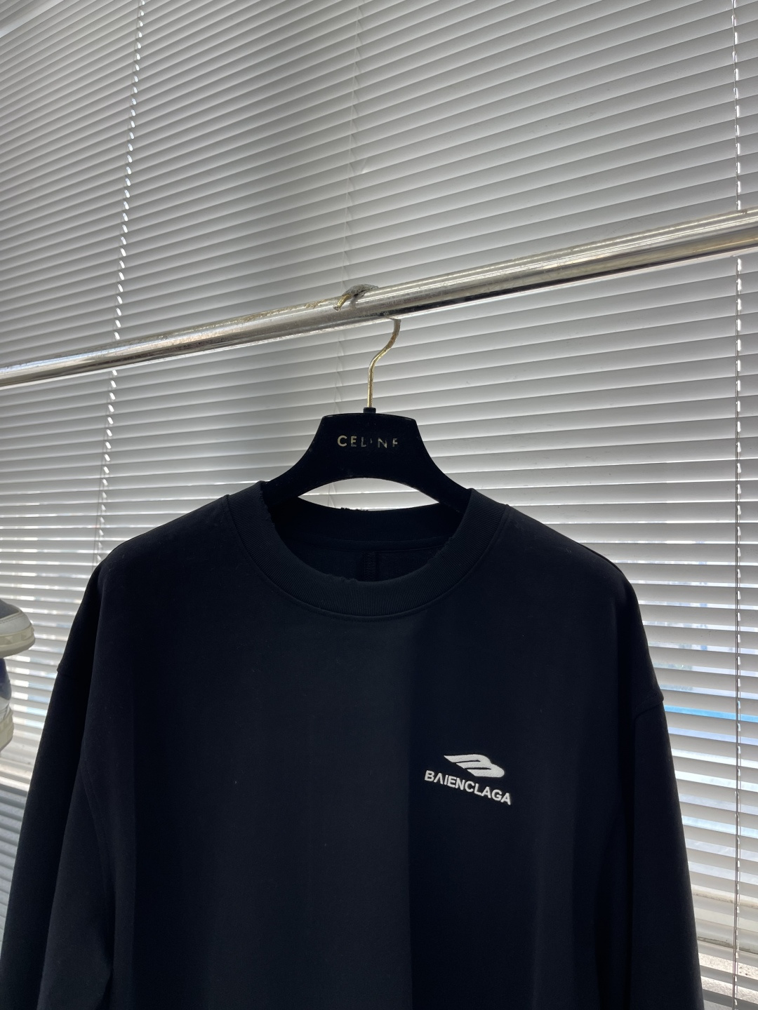 -Balenciag 2025秋冬系列长袖T恤码数： M-5XL 微阔版型纯棉重磅磨毛。面料上有特殊的绒