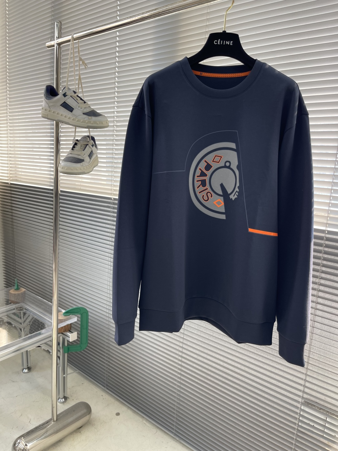 -Herme 2025秋冬新款！！ 延续经典，从版型到设计都很有时代的新潮感 。 微阔版型，整体上身感更