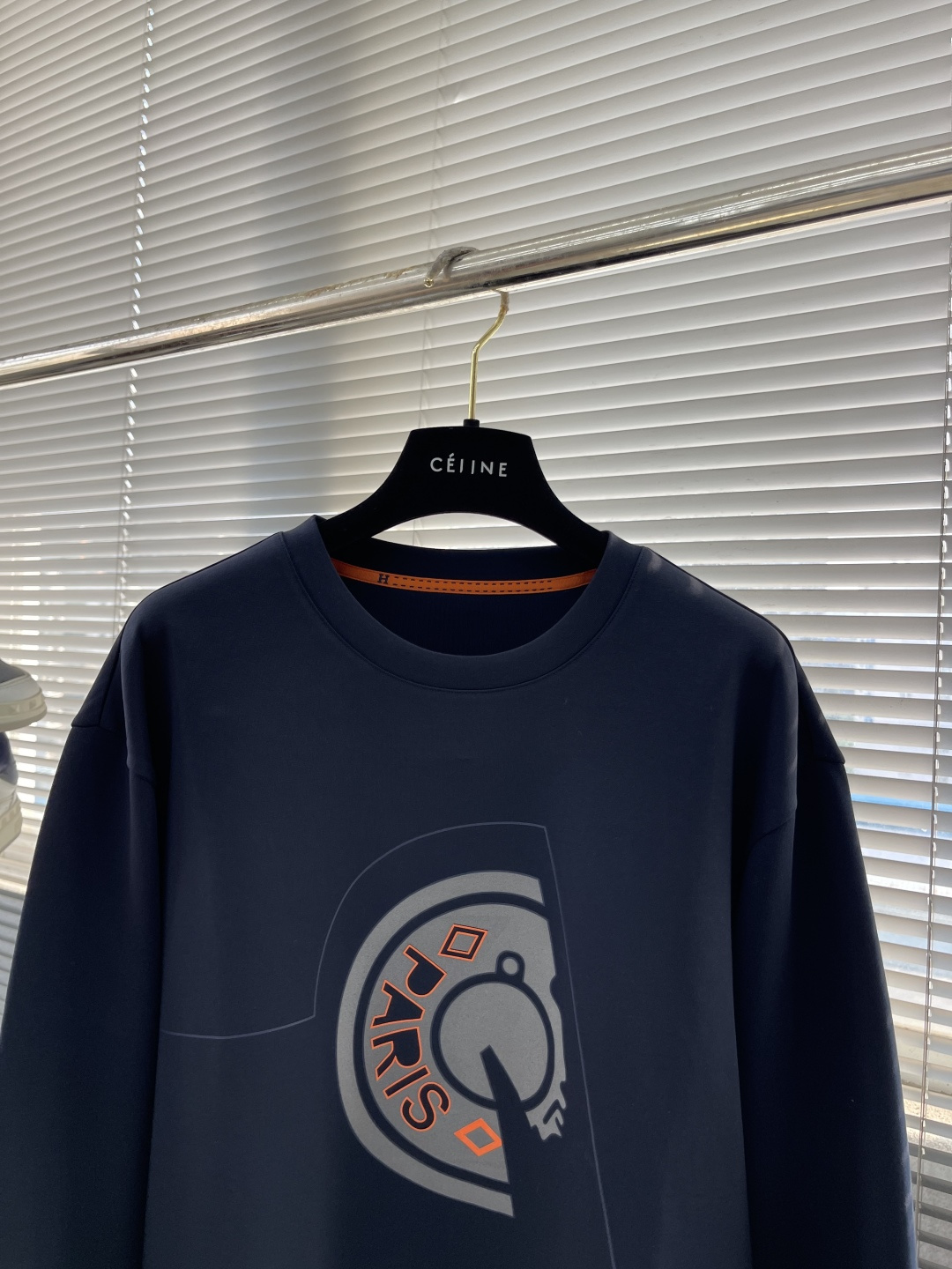 -Herme 2025秋冬新款！！ 延续经典，从版型到设计都很有时代的新潮感 。 微阔版型，整体上身感更