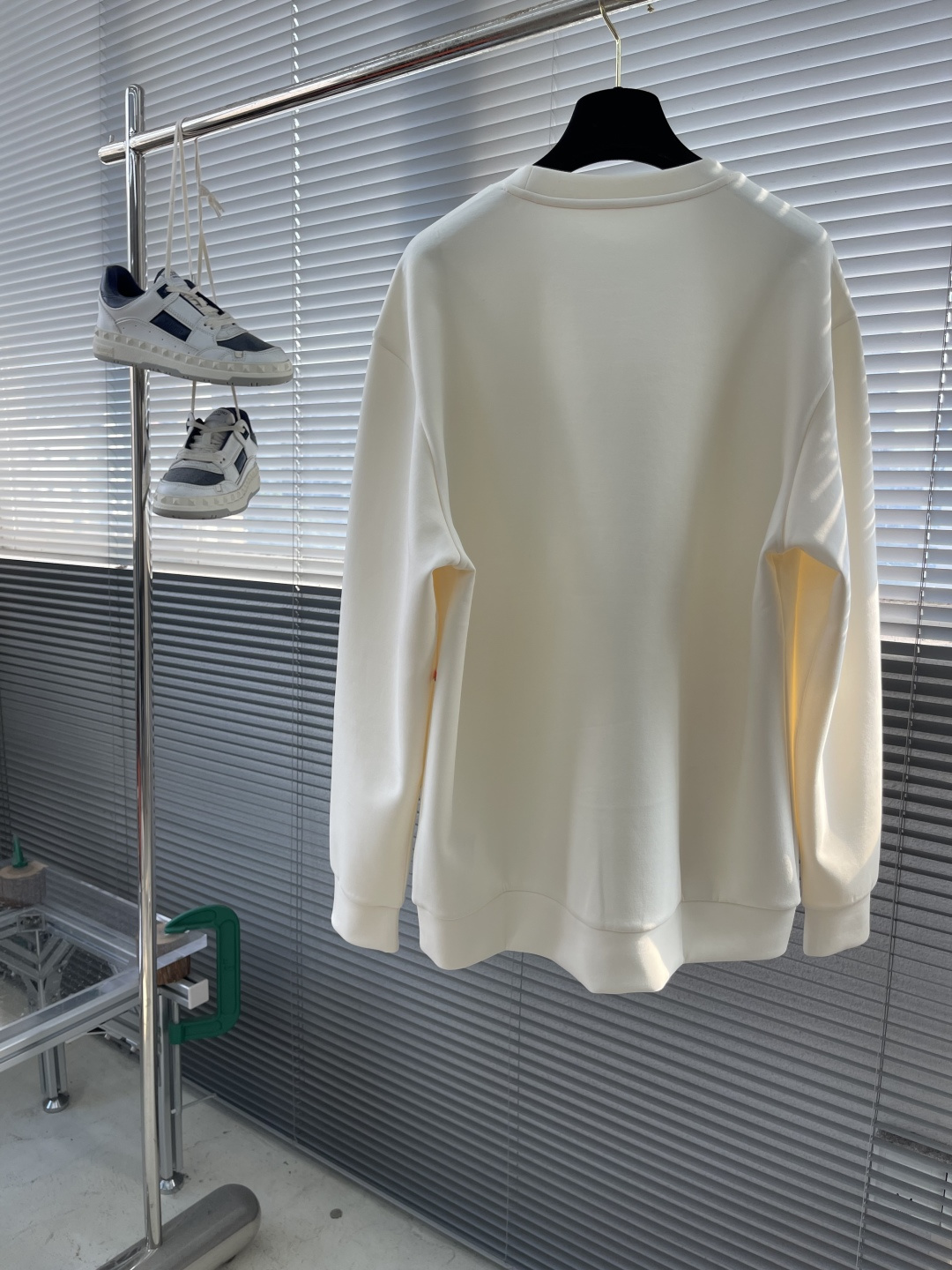 -Herme 2025秋冬新款！！ 延续经典，从版型到设计都很有时代的新潮感 。 微阔版型，整体上身感更