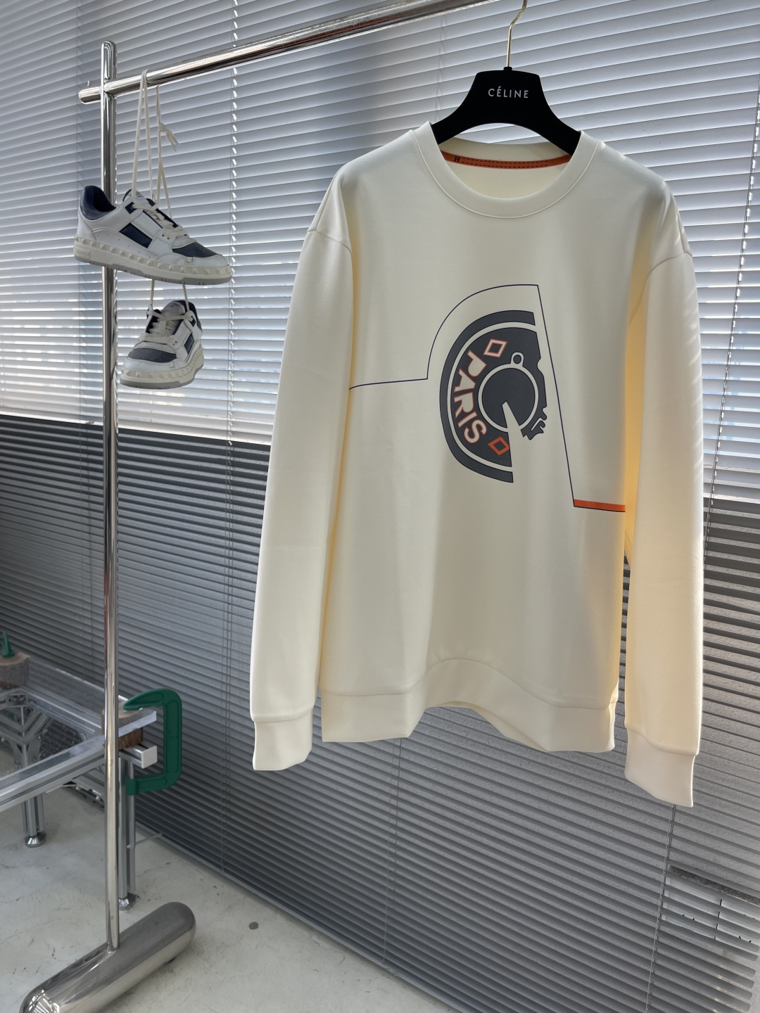 -Herme 2025秋冬新款！！ 延续经典，从版型到设计都很有时代的新潮感 。 微阔版型，整体上身感更