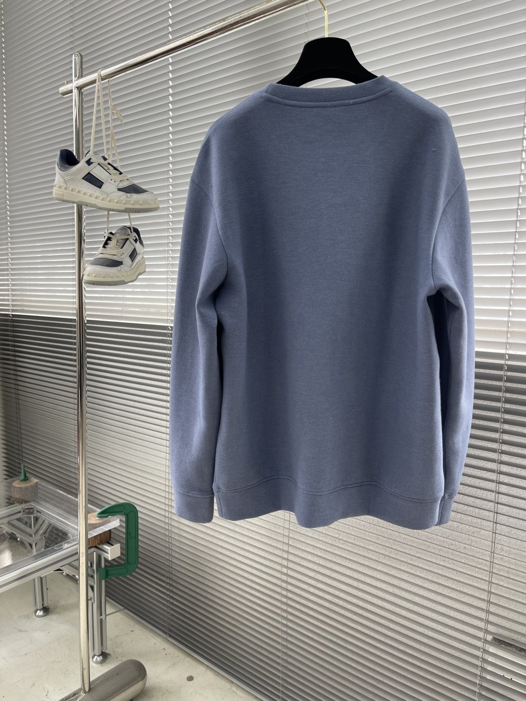 -Herme 2025秋冬新款圆领套头卫衣采用进口高支数羊毛混纺面料，立挺有型经典品牌logo刺绣图案，