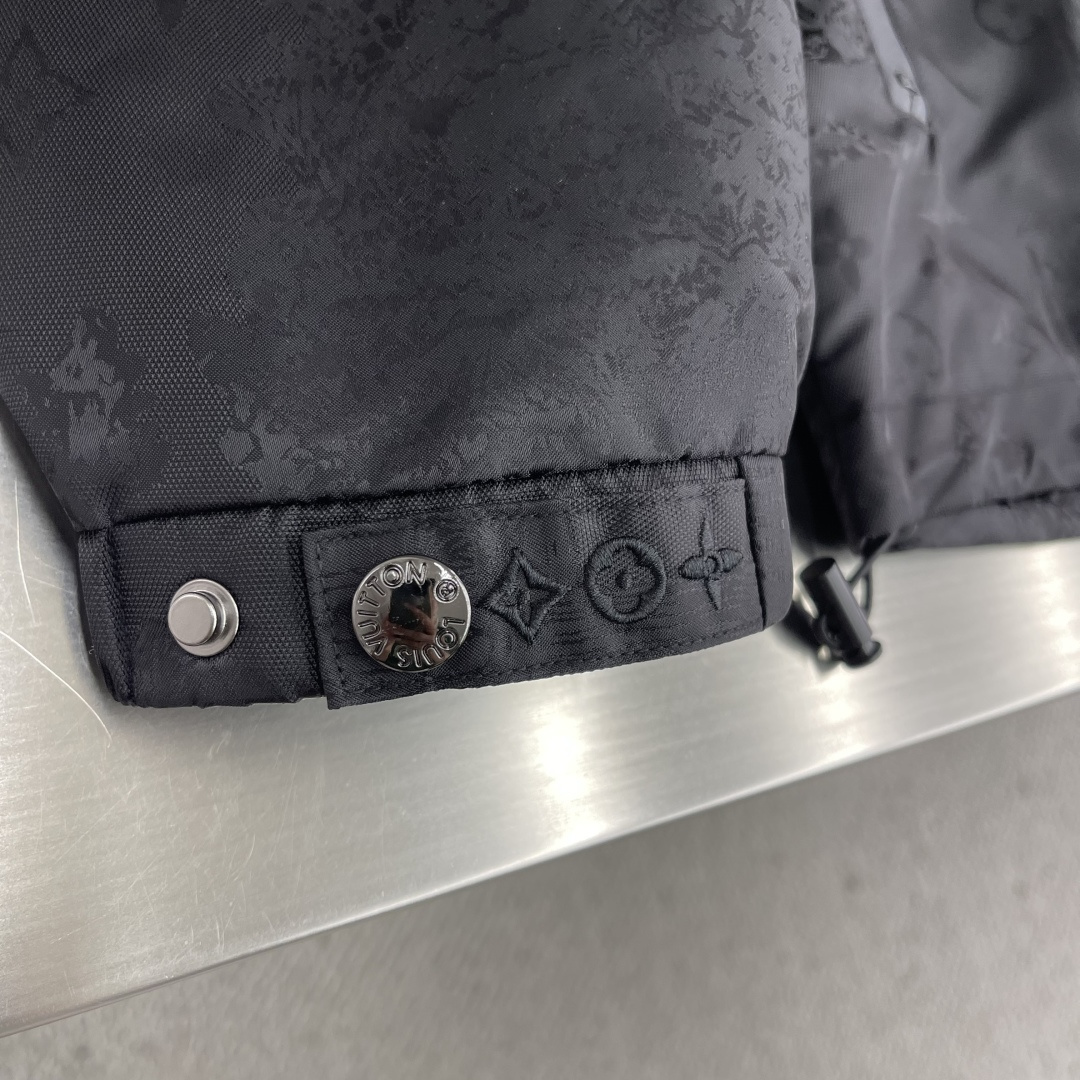 -驴牌 2025秋冬最新款，专柜同步有售，原单狠货，时尚休闲夹克外套，上身很有特点！吸睛而有亮点，进口原