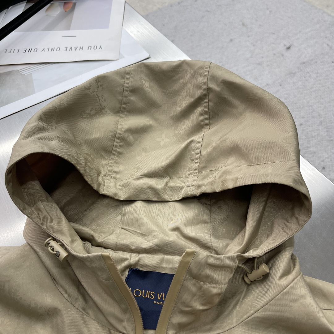 -驴牌 2025秋冬最新款，专柜同步有售，原单狠货，时尚休闲夹克外套，上身很有特点！吸睛而有亮点，进口原