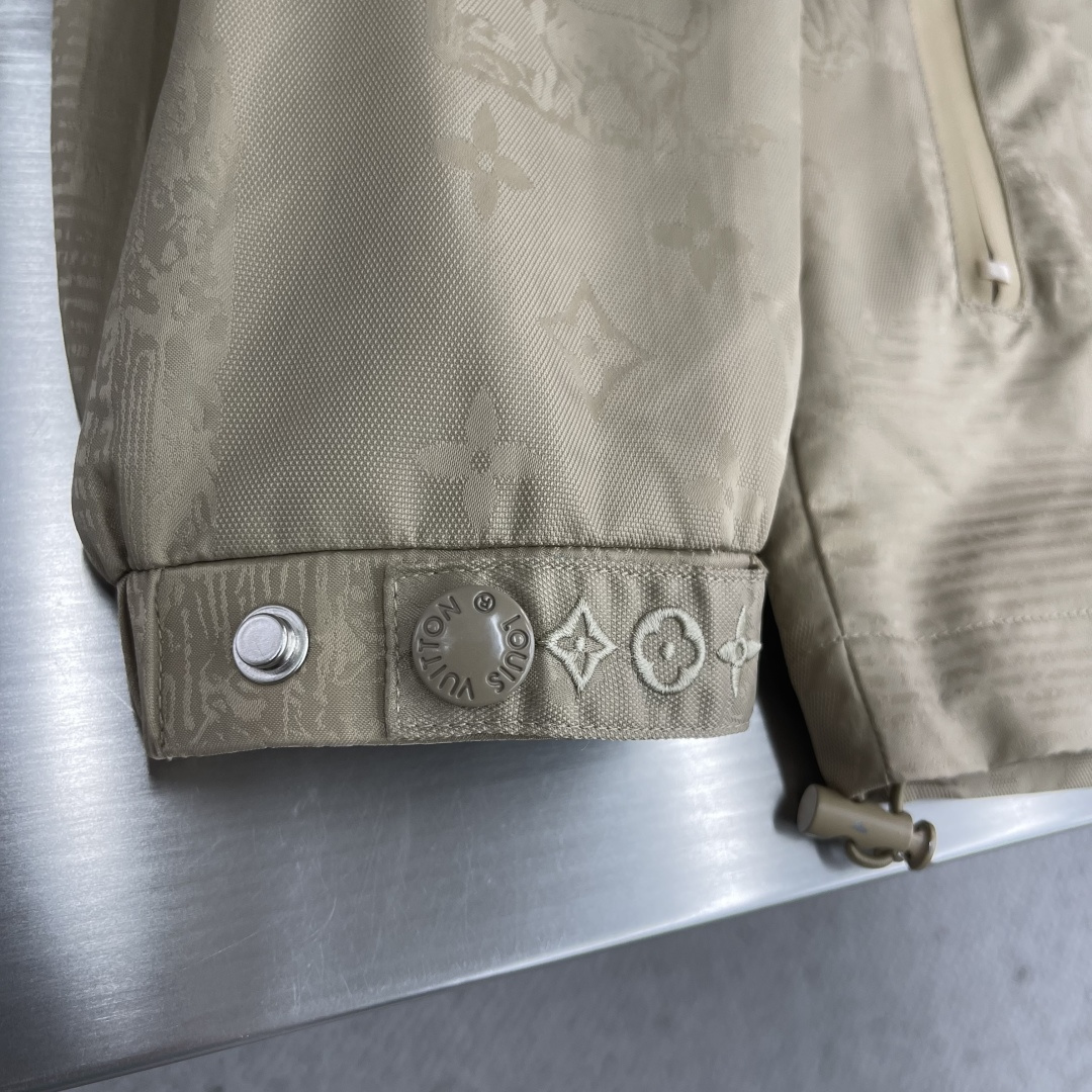 -驴牌 2025秋冬最新款，专柜同步有售，原单狠货，时尚休闲夹克外套，上身很有特点！吸睛而有亮点，进口原