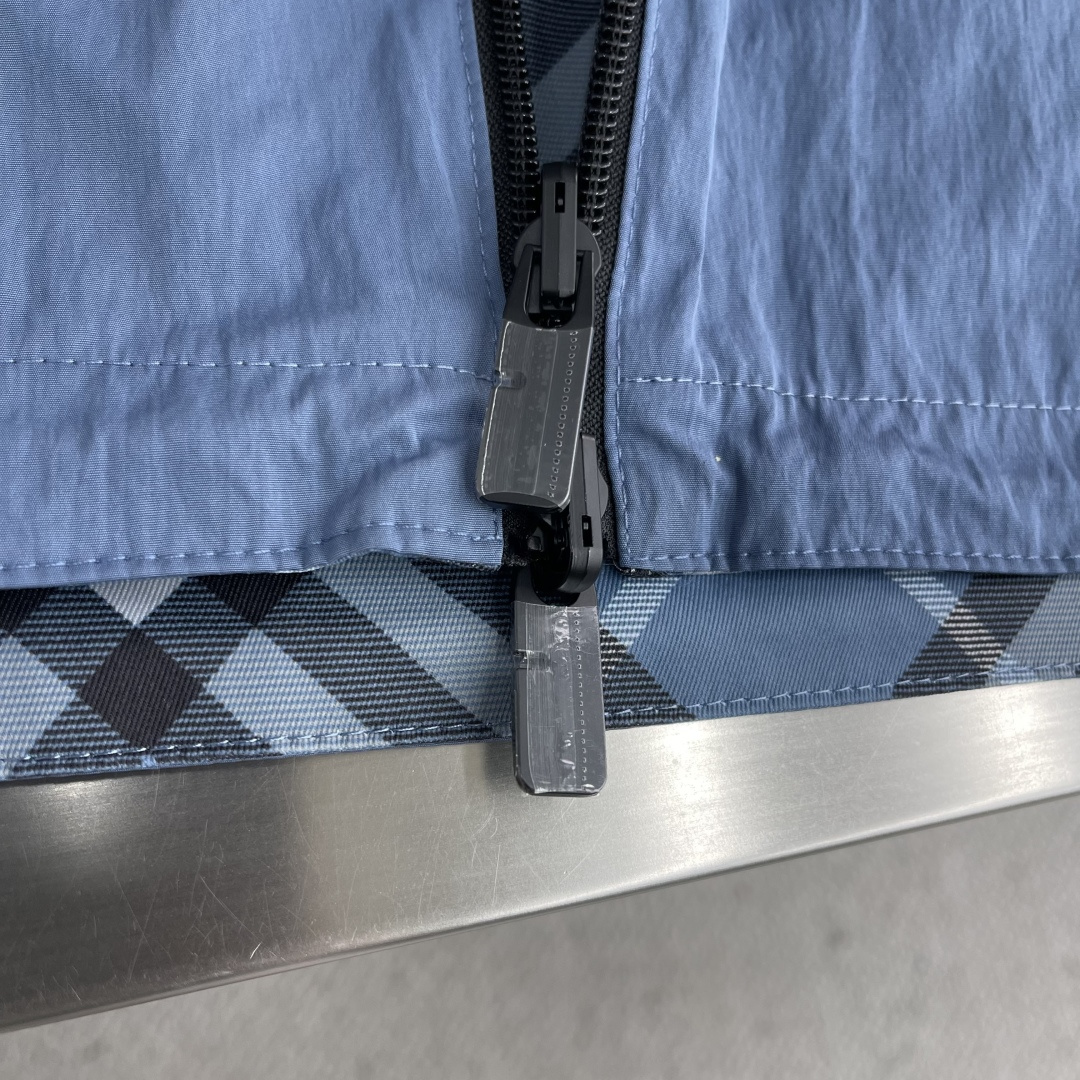 -BBR 2025秋季最新品，双面可穿夹克，专柜同步有售，原单狠货，时尚休闲连帽外套，进口原版面料，上身