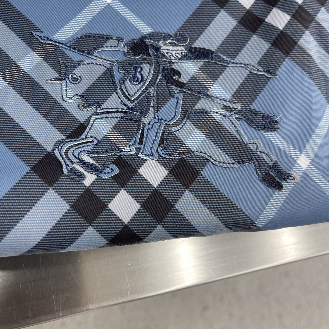 -BBR 2025秋季最新品，双面可穿夹克，专柜同步有售，原单狠货，时尚休闲连帽外套，进口原版面料，上身