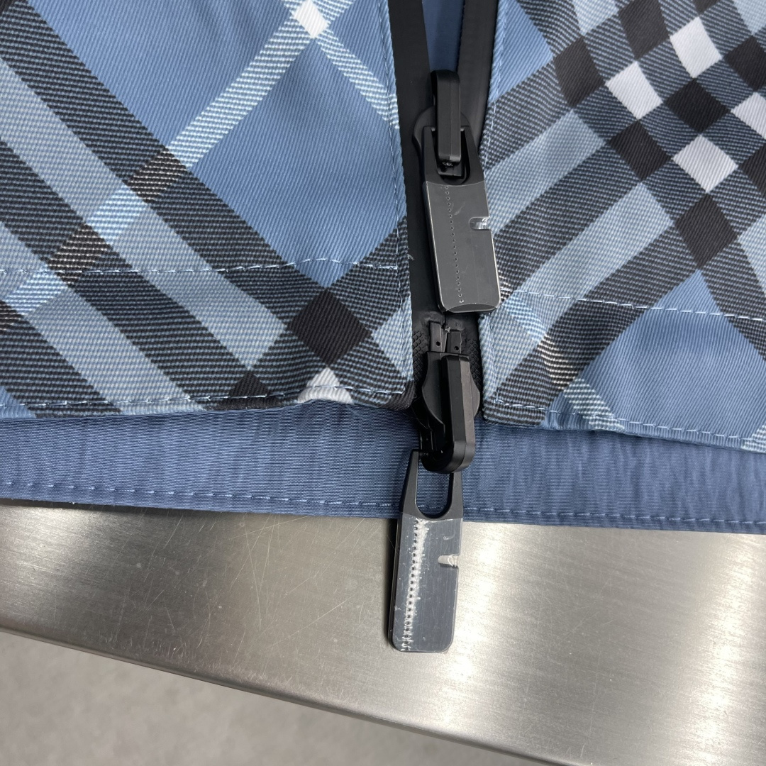 -BBR 2025秋季最新品，双面可穿夹克，专柜同步有售，原单狠货，时尚休闲连帽外套，进口原版面料，上身