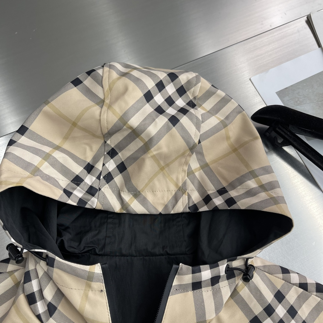 -BBR 2025秋季最新品，双面可穿夹克，专柜同步有售，原单狠货，时尚休闲连帽外套，进口原版面料，上身