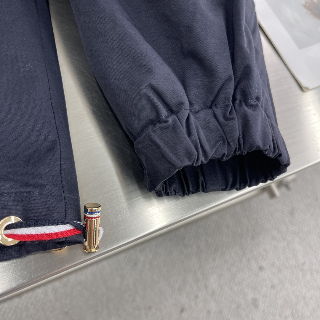 -TB 新款防水面料铰接连帽夹克！传承TB出位的剪裁和织带拼接设计！码数：1/2/3/4/5