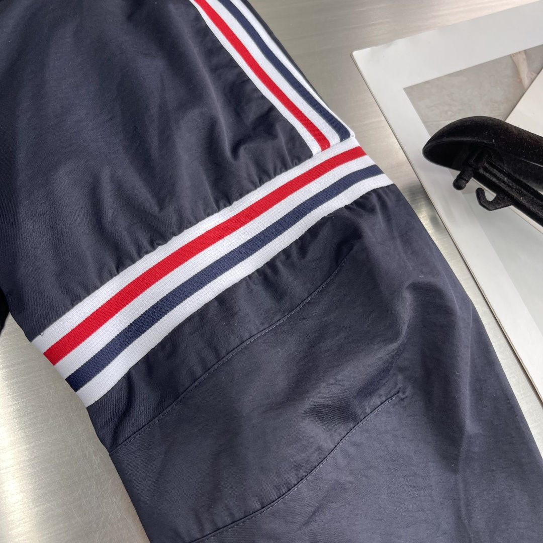 -TB 新款防水面料铰接连帽夹克！传承TB出位的剪裁和织带拼接设计！码数：1/2/3/4/5