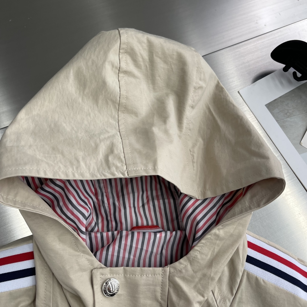 -TB 新款防水面料铰接连帽夹克！传承TB出位的剪裁和织带拼接设计！码数：1/2/3/4/5