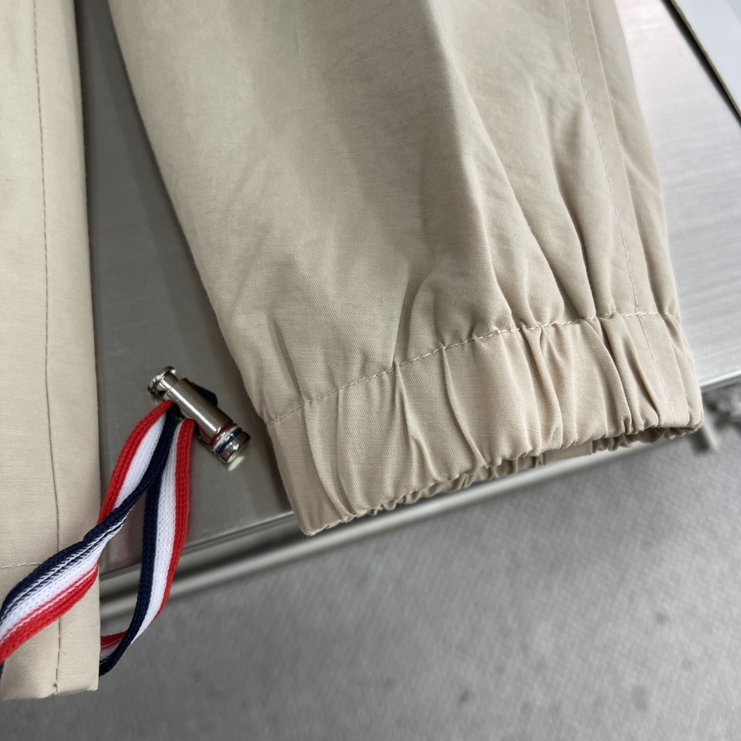 -TB 新款防水面料铰接连帽夹克！传承TB出位的剪裁和织带拼接设计！码数：1/2/3/4/5