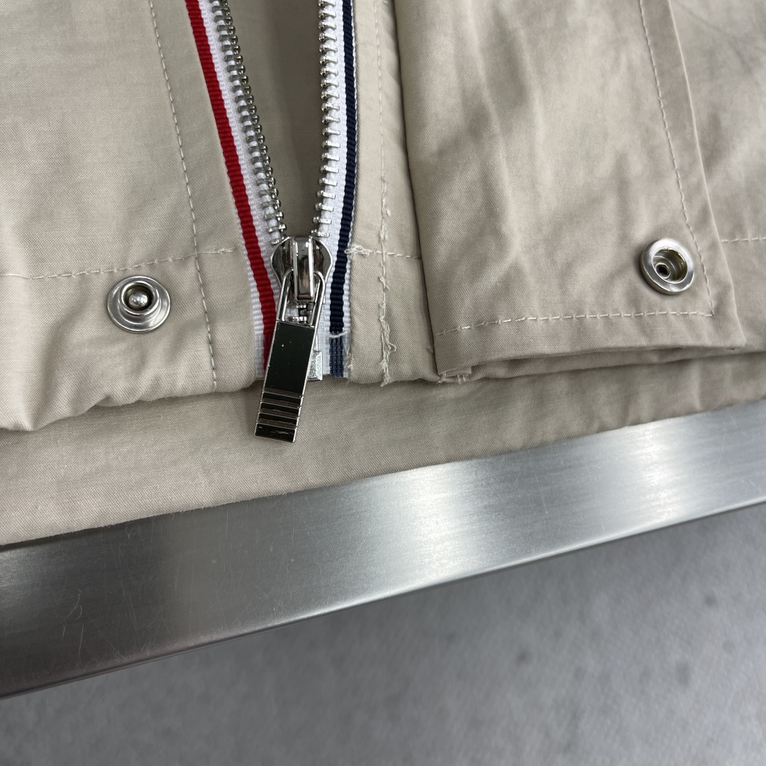 -TB 新款防水面料铰接连帽夹克！传承TB出位的剪裁和织带拼接设计！码数：1/2/3/4/5