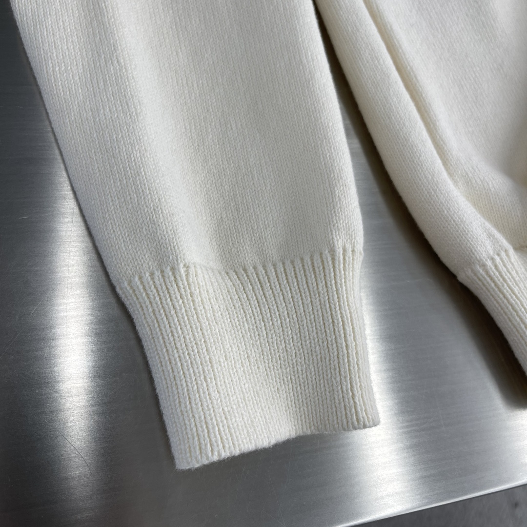 -驴牌 25fw字母徽标V领披肩长袖夹克采用羊毛混纺精织毛料采用日本进口（岛精）7针织机手缝徽标 毛料酵