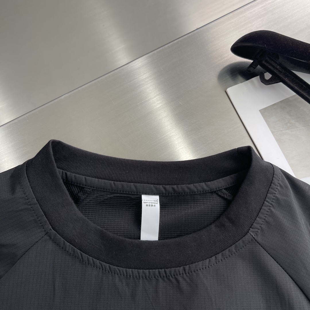 -🐦 鸟家 2025秋冬新款COVERT PULLOVER 户外运动套头卫衣。压胶口袋，进口高定科技面料