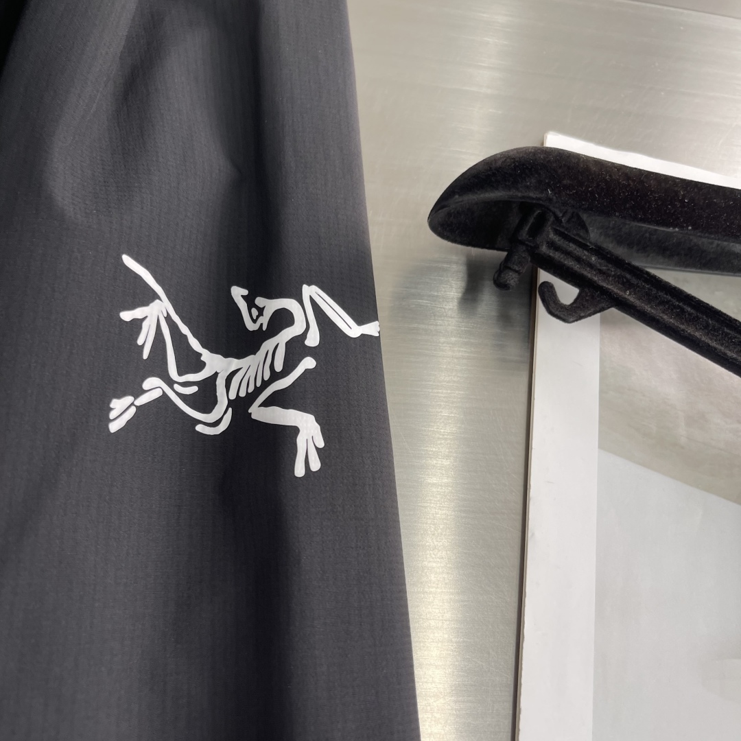 -🐦 鸟家 2025秋冬新款COVERT PULLOVER 户外运动套头卫衣。压胶口袋，进口高定科技面料