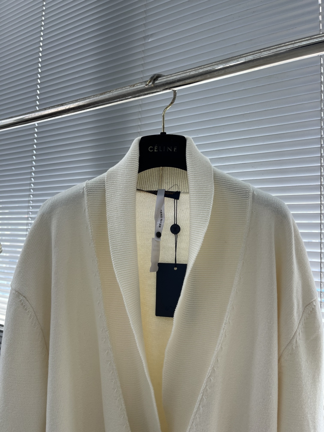 -驴牌 25fw字母徽标V领披肩长袖夹克采用羊毛混纺精织毛料采用日本进口（岛精）7针织机手缝徽标 毛料酵