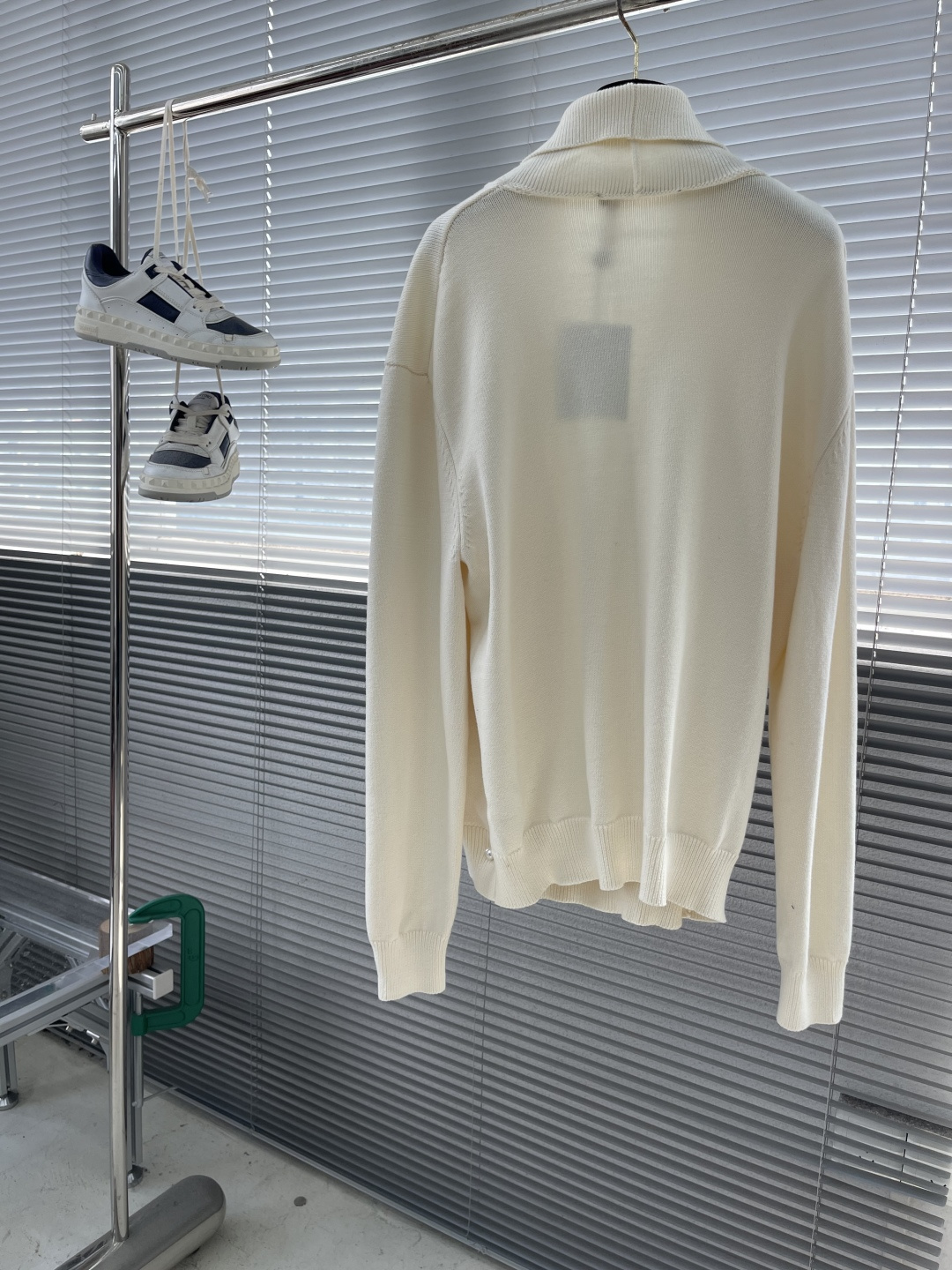 -驴牌 25fw字母徽标V领披肩长袖夹克采用羊毛混纺精织毛料采用日本进口（岛精）7针织机手缝徽标 毛料酵