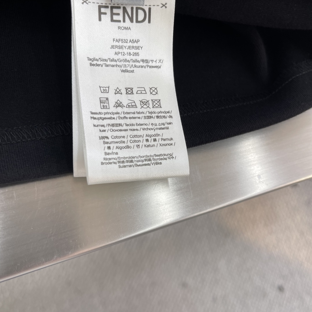 -FEND VIP高级定制 秋季新款短袖打底 立体logo 百搭款式 任何人都可以轻松驾驭 面料全订制工