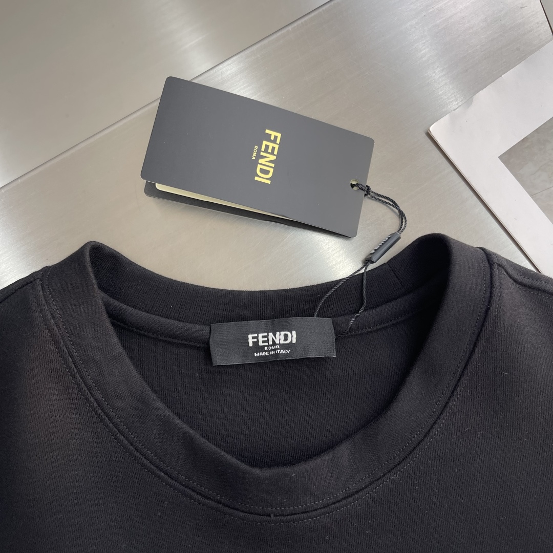 -FEND VIP高级定制 秋季新款短袖打底 立体logo 百搭款式 任何人都可以轻松驾驭 面料全订制工