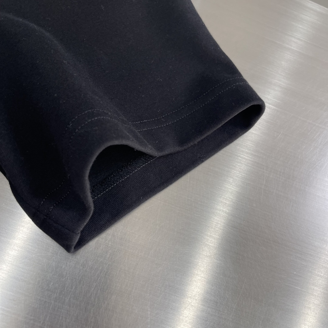 -FEND VIP高级定制 秋季新款短袖打底 立体logo 百搭款式 任何人都可以轻松驾驭 面料全订制工