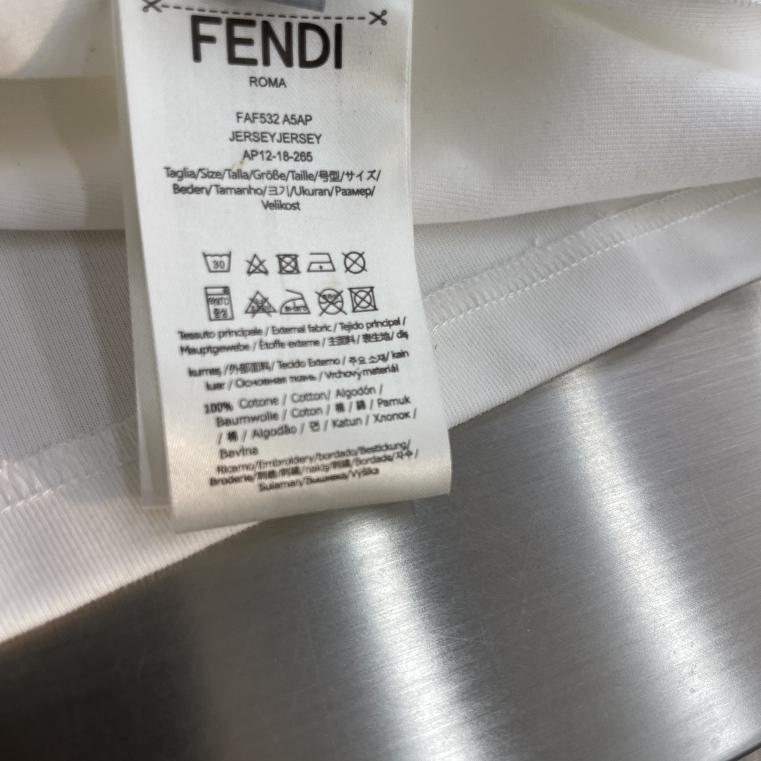 -FEND VIP高级定制 秋季新款短袖打底 立体logo 百搭款式 任何人都可以轻松驾驭 面料全订制工