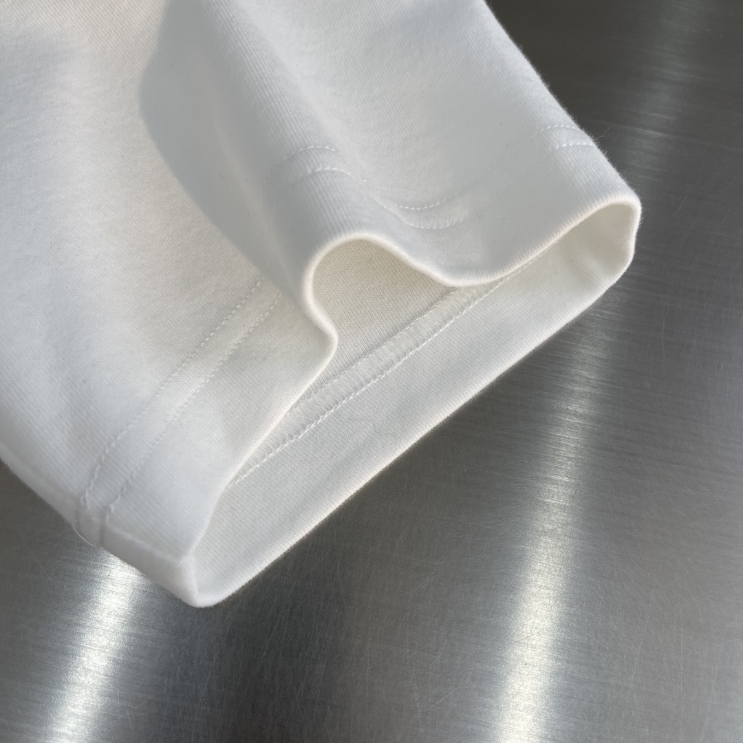 -FEND VIP高级定制 秋季新款短袖打底 立体logo 百搭款式 任何人都可以轻松驾驭 面料全订制工