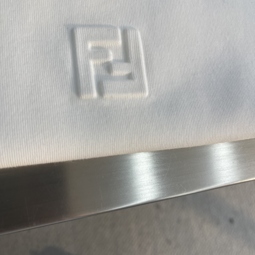 -FEND VIP高级定制 秋季新款短袖打底 立体logo 百搭款式 任何人都可以轻松驾驭 面料全订制工
