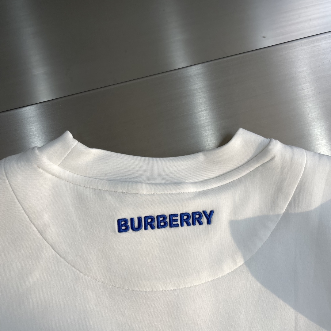 -BBR 2025秋冬新款时尚休闲打底衫长袖T恤精选进口高密度双面拉架棉面料，精致原版logo打造，舒适