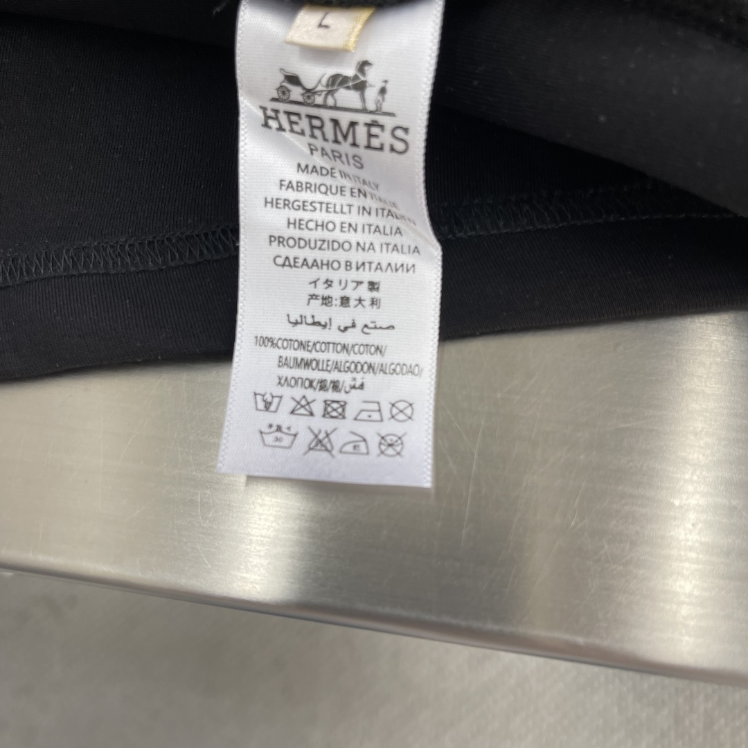 -Herme 2025秋冬新款时尚休闲打底衫长袖T恤精选进口高密度双面拉架棉面料，精致原版logo打造，