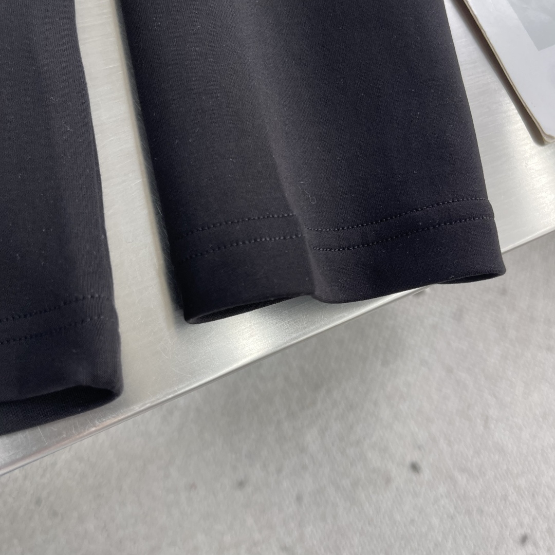 -Herme 2025秋冬新款时尚休闲打底衫长袖T恤精选进口高密度双面拉架棉面料，精致原版logo打造，