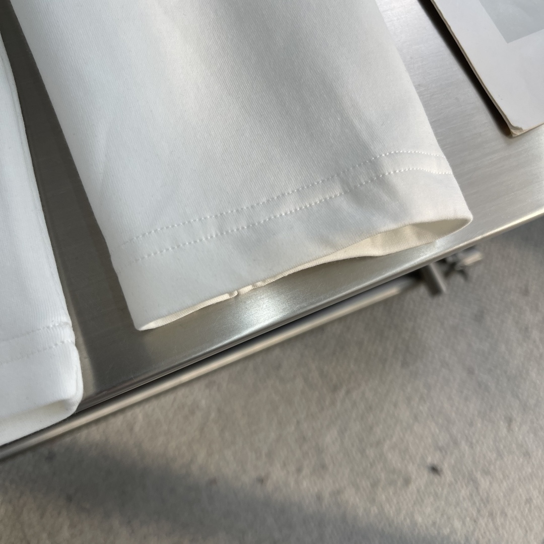 -Herme 2025秋冬新款时尚休闲打底衫长袖T恤精选进口高密度双面拉架棉面料，精致原版logo打造，