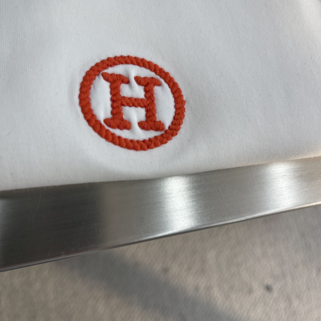 -Herme 2025秋冬新款时尚休闲打底衫长袖T恤精选进口高密度双面拉架棉面料，精致原版logo打造，