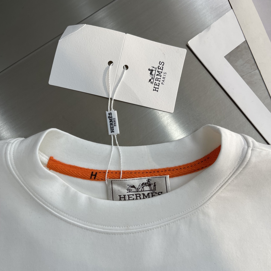 -Herme 2025秋冬新款时尚休闲打底衫长袖T恤精选进口高密度双面拉架棉面料，精致原版logo打造，
