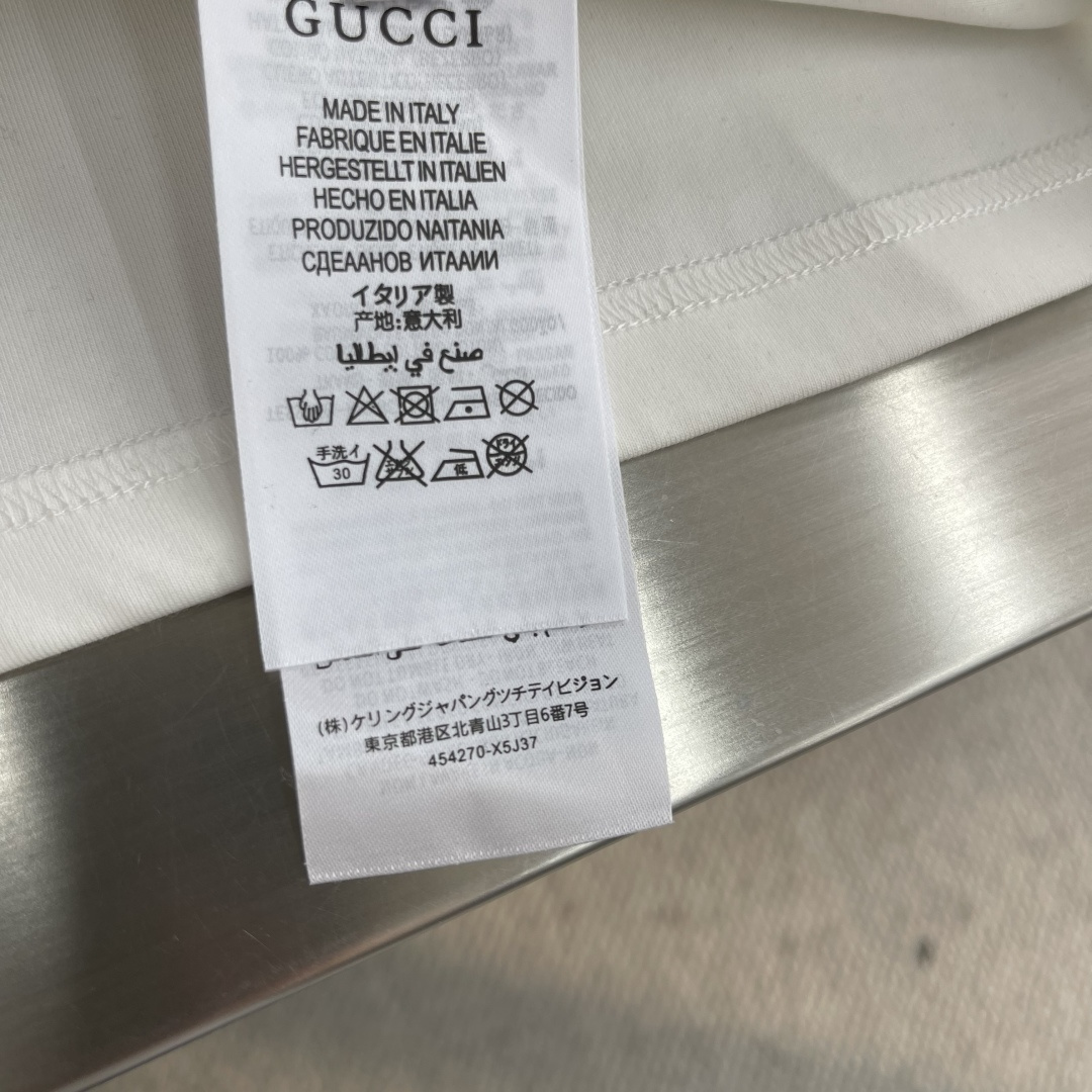 -GUCC 2025秋冬新款时尚休闲打底衫长袖T恤精选进口高密度双面拉架棉面料，精致原版logo打造，舒