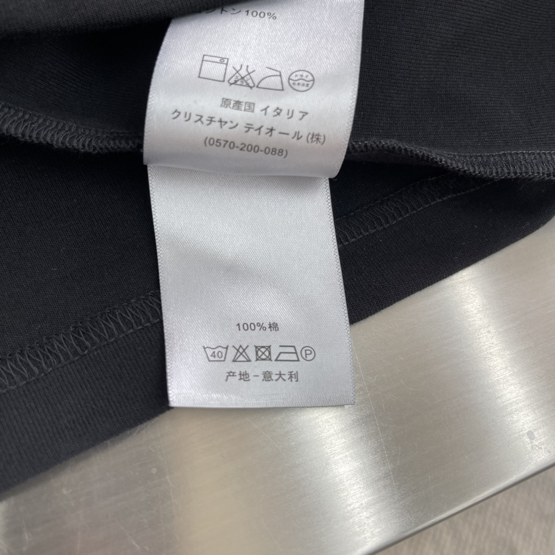 -Dio 小迪下摆蜜蜂签名刺绣纯棉短袖T恤 时髦百搭小蜜蜂经典T，小迪高级极简系列，宽松OS版型裁剪，不