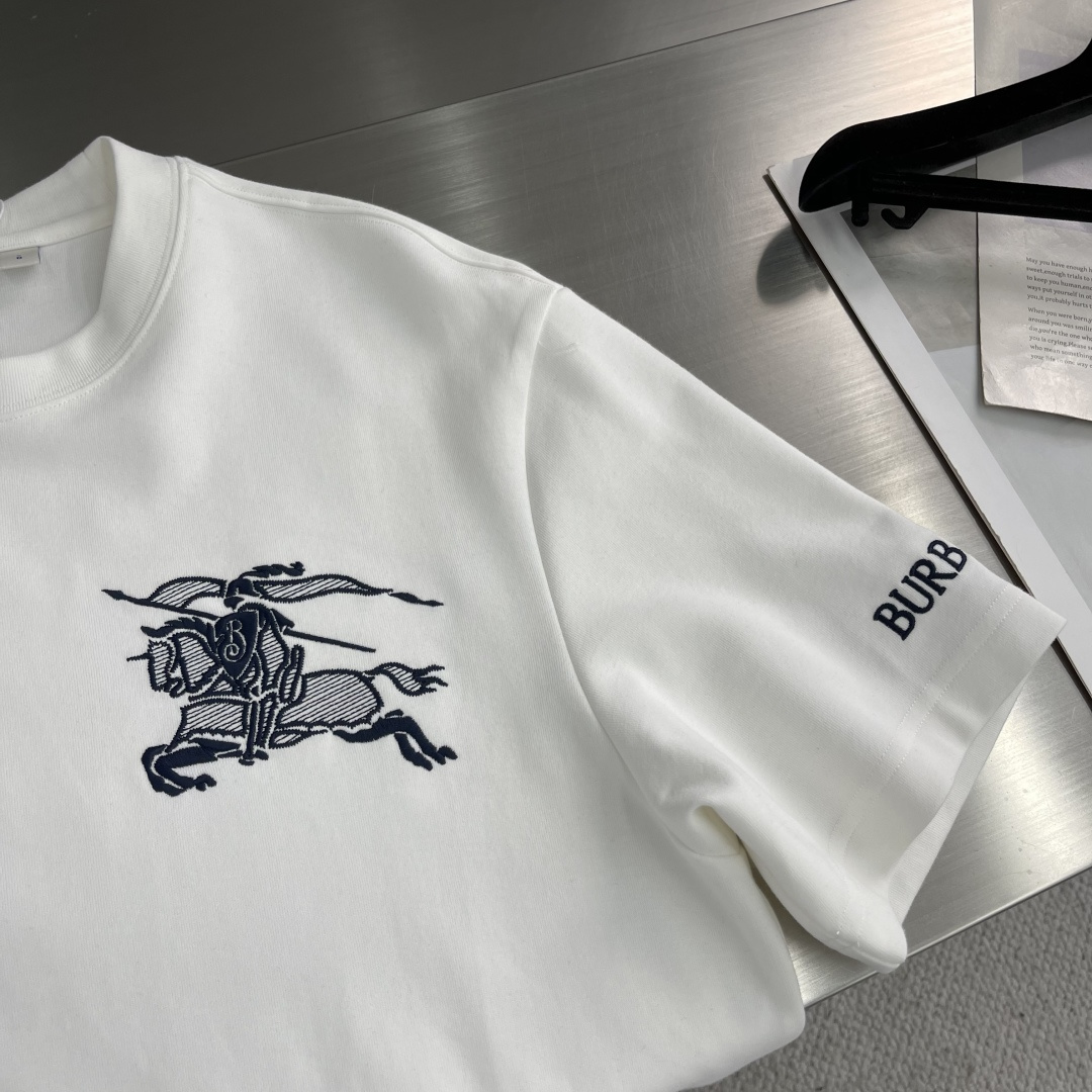 -BBR 25fw新款圆领T恤、285克重碳素磨毛纯棉面料 触感亲肤柔软且挺括有型 微阔宽松版型设计松弛