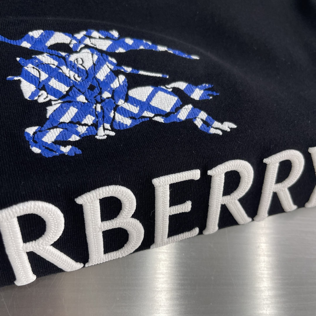 -BBR 25fw新款圆领T恤、285克重碳素磨毛纯棉面料 触感亲肤柔软且挺括有型 微阔宽松版型设计松弛