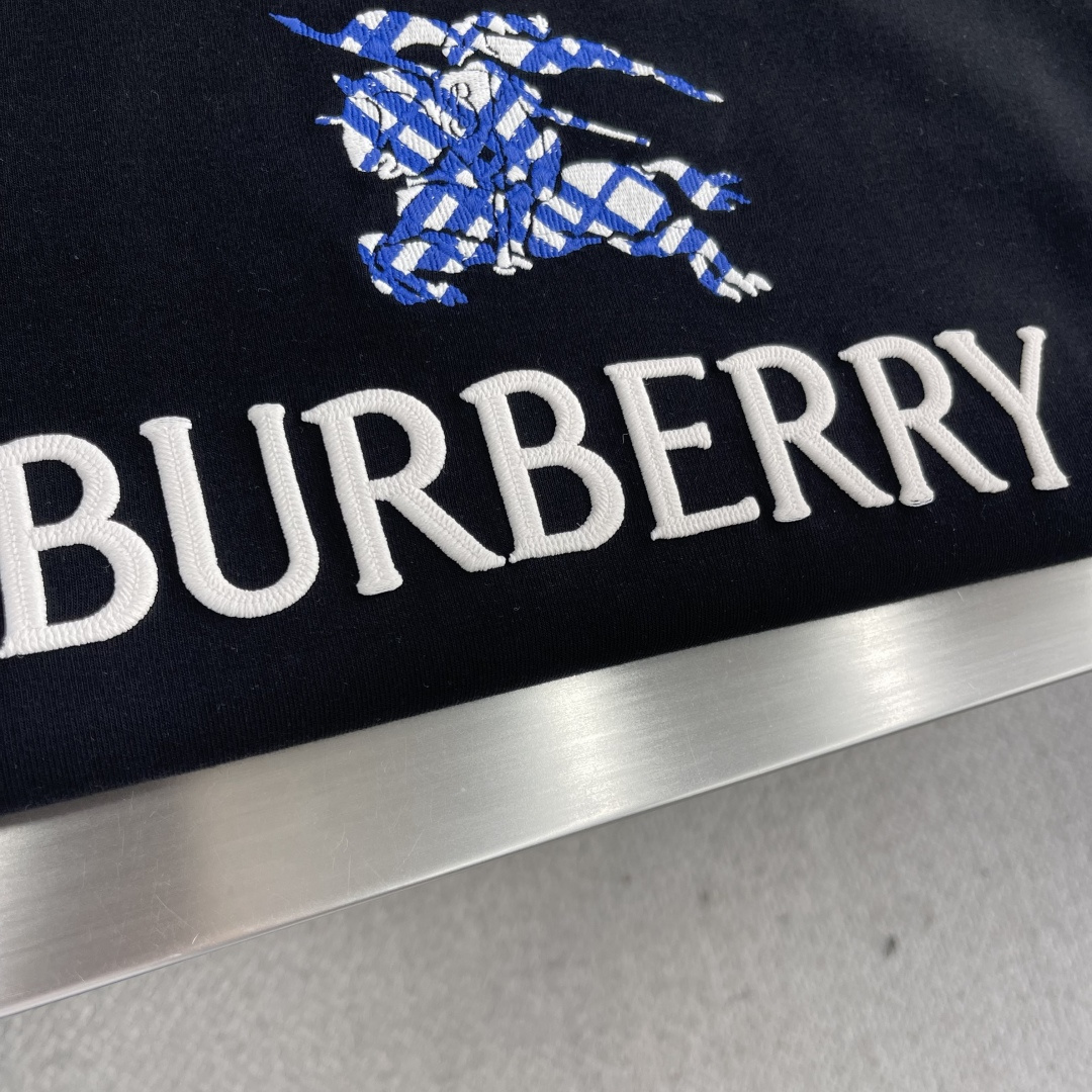 -BBR 25fw新款圆领T恤、285克重碳素磨毛纯棉面料 触感亲肤柔软且挺括有型 微阔宽松版型设计松弛