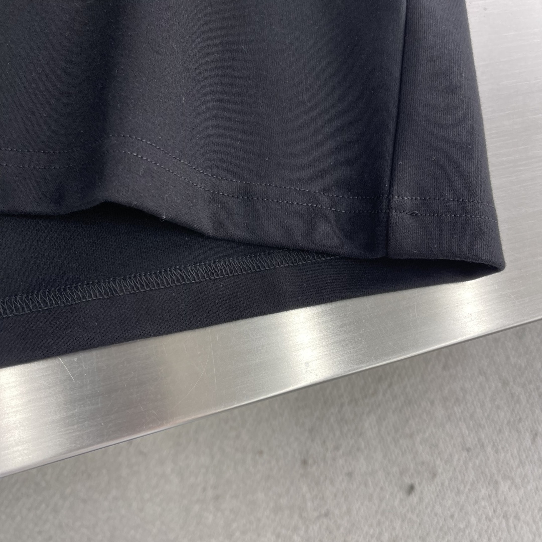 -mon 2025新款圆领短袖T恤定制面料 透气舒适度高，细节无可挑剔，品牌元素设计理念，体现高品质。手