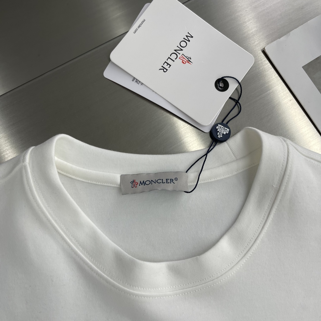 -mon 2025新款圆领短袖T恤定制面料 透气舒适度高，细节无可挑剔，品牌元素设计理念，体现高品质。手