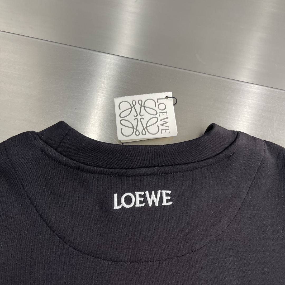 -LOEW 2025秋冬新款时尚休闲打底衫长袖T恤。精选进口高密度双面拉架棉面料，精致原版logo打造，