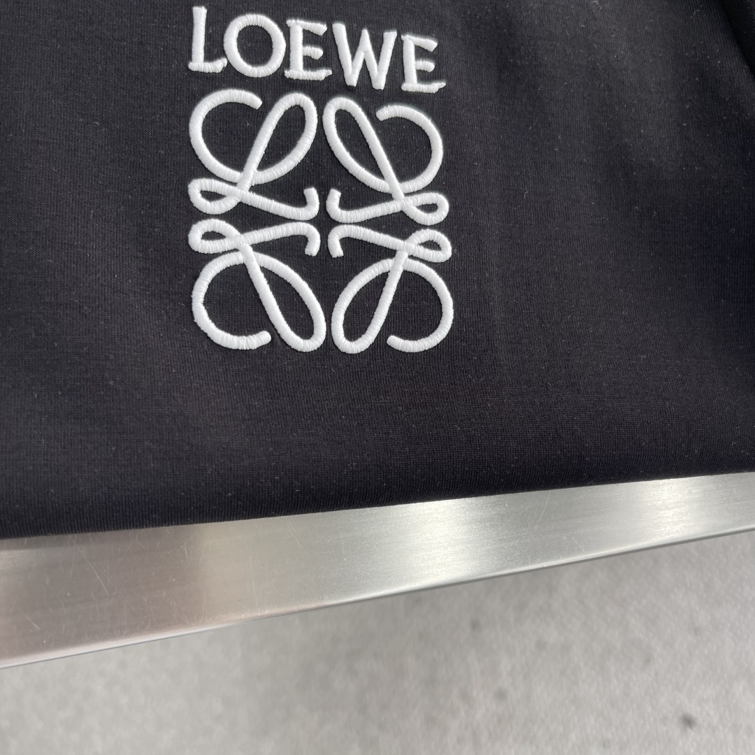 -LOEW 2025秋冬新款时尚休闲打底衫长袖T恤。精选进口高密度双面拉架棉面料，精致原版logo打造，